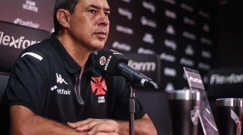 Vitória anuncia contratação do técnico Fabio Carille