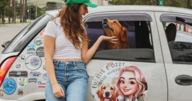 conheça a jovem que está viajando de Celta com sua cachorra até o Peru