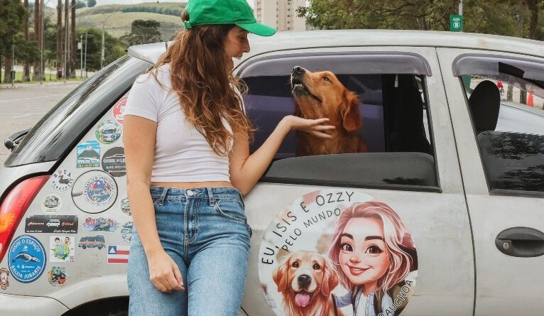 conheça a jovem que está viajando de Celta com sua cachorra até o Peru
