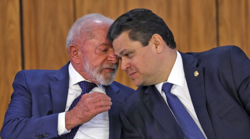 A bola está com o Congresso, diz Lula sobre pacote contra tarifaço