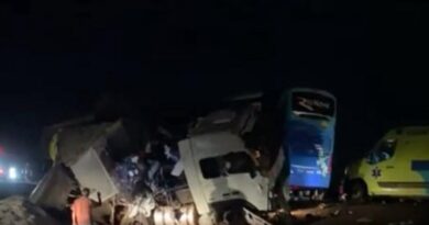 Acidente entre ônibus e carreta deixa 11 mortos e mais de 40 feridos na BR-163
