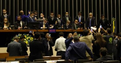 Alcolumbre e Motta pedem diálogo e respeito após ocupação de plenários