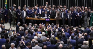 Após obstrução de Plenário, Hugo Motta abre sessão e pede respeito