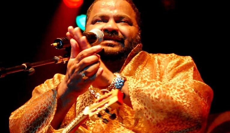 Arlindo Cruz destacou combate à intolerância religiosa no Metrópolis; relembre entrevista