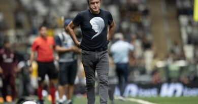 Atlético-MG anuncia saída do técnico Cuca, oito meses após contratação