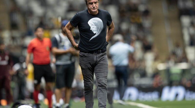 Atlético-MG anuncia saída do técnico Cuca, oito meses após contratação