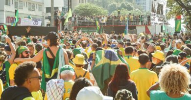 Ato em São Paulo pede anistia a Bolsonaro e exalta Trump