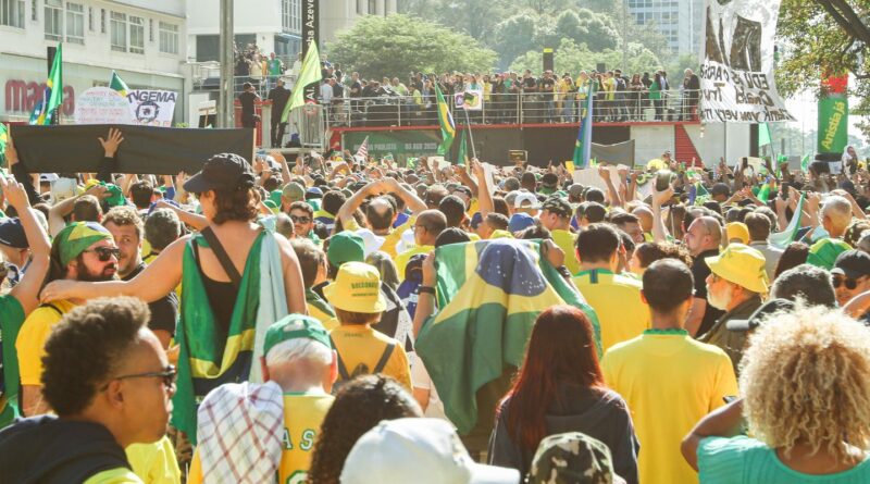 Ato em São Paulo pede anistia a Bolsonaro e exalta Trump