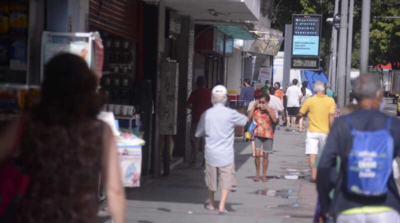 Brasil abre 129,8 mil postos formais de trabalho em julho