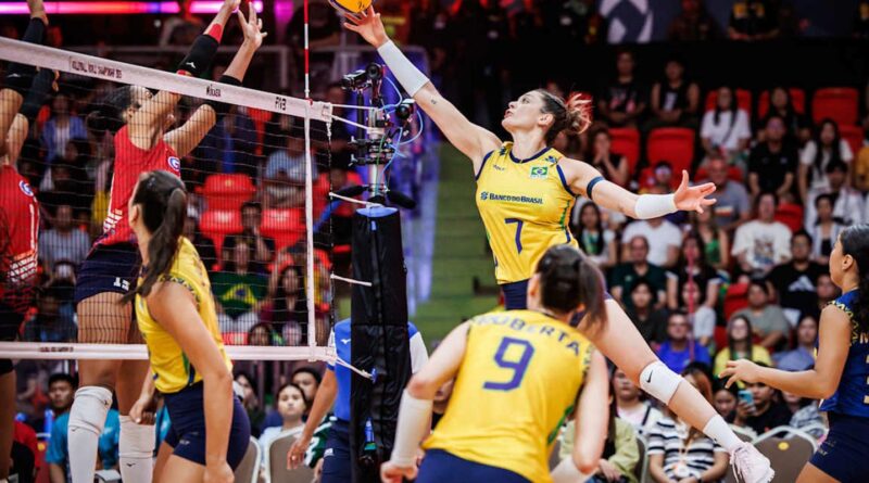 Brasil vence e pega França nas quartas do Mundial de vôlei feminino