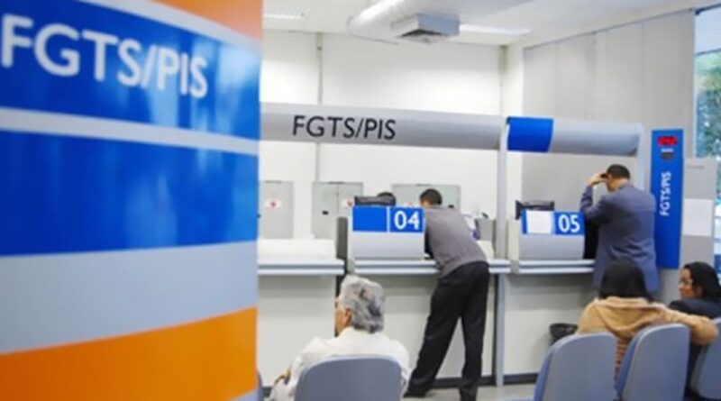 Caixa libera abono salarial para nascidos em novembro e dezembro