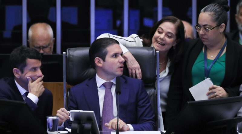 Câmara aprova urgência para isenção do IR de quem ganha até R$ 5 mil