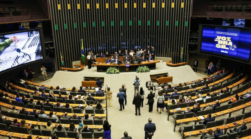 Congresso Nacional homenageia os 90 anos da Voz do Brasil