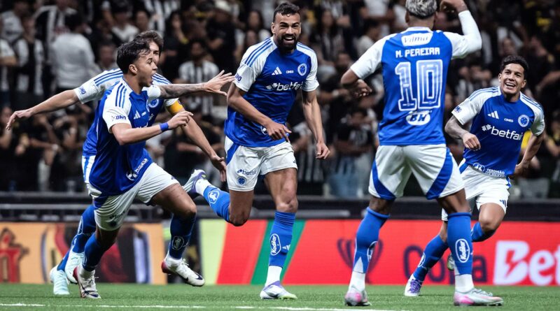 Copa do Brasil: Cruzeiro vence Atlético por 2 a 0 e fica perto da semi