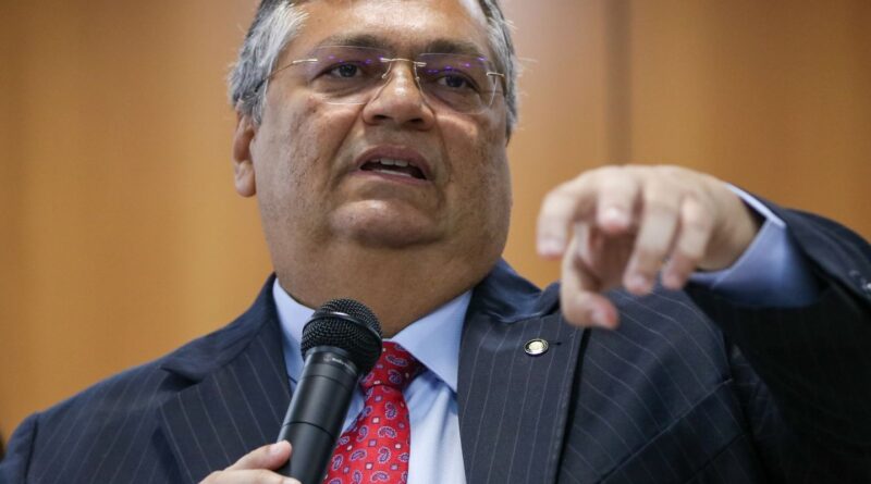 Dino diz que STF não pode ceder a coações, chantagens e ameaças