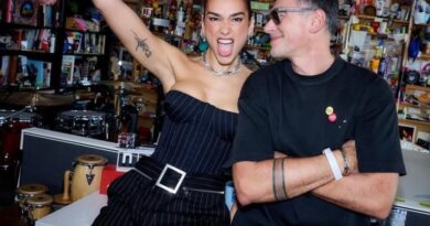 Dua Lipa canta em albanês ao lado do pai durante show no festival Sunny Hill: “Jamais esquecerei”