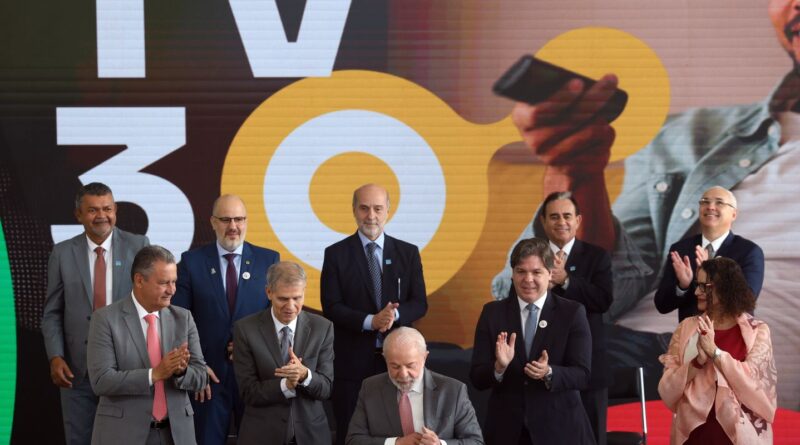 EBC participa da construção da TV 3.0 e celebra assinatura de decreto