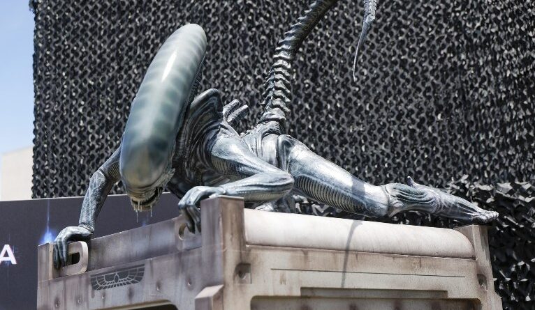 Earth", prelúdio da clássica franquia de terror, estreia no Disney+ nesta terça-feira (12)