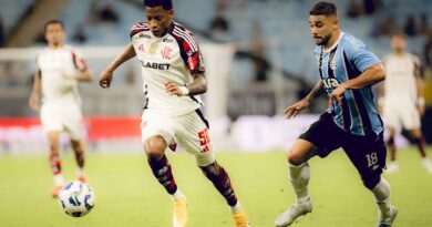 Em momentos distintos, Flamengo e Grêmio se enfrentam no Maracanã