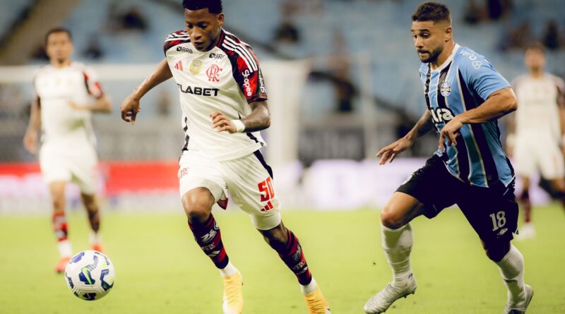 Em momentos distintos, Flamengo e Grêmio se enfrentam no Maracanã