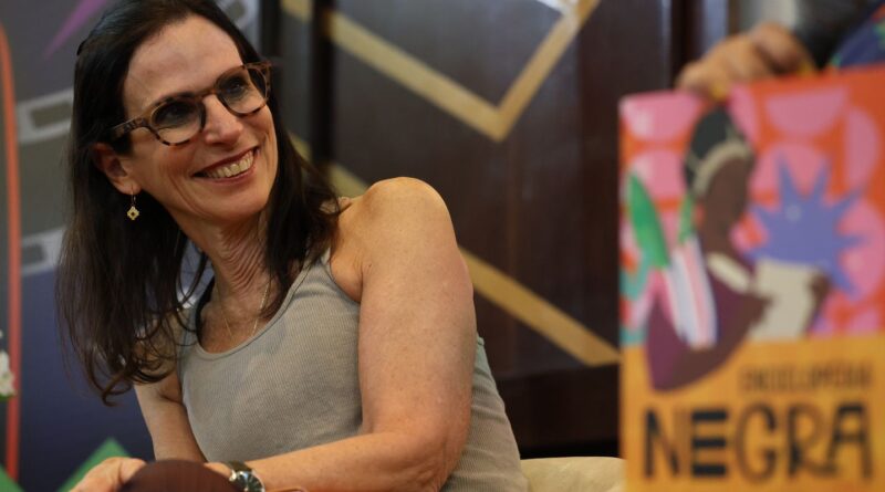 Enciclopédia Negra apresenta personagens negros aos jovens