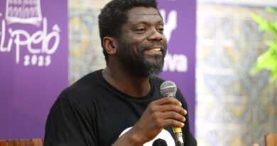 Escritor marfinense compara situação de Gaza com violência colonial