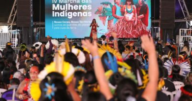 Evento em Brasília reúne 5 mil mulheres indígenas que pedem proteção