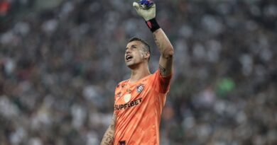 Fábio vira jogador com mais partidas disputadas no futebol mundial