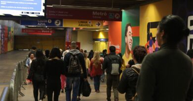 Falha em trem da CPTM lota estações em São Paulo nesta segunda 
