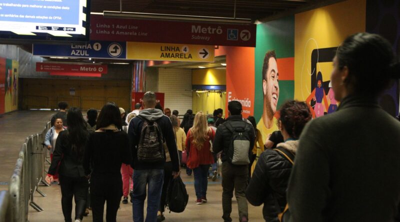 Falha em trem da CPTM lota estações em São Paulo nesta segunda 