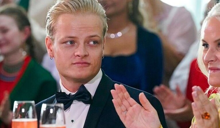 Filho da princesa da Noruega é acusado de 32 crimes, incluindo quatro estupros