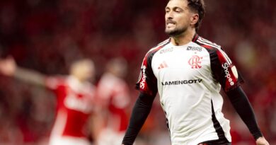 Flamengo volta a derrotar o Internacional e avança na Libertadores