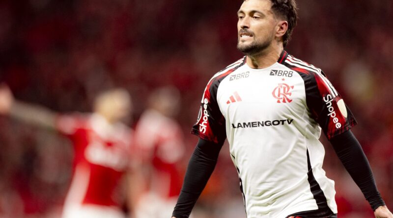 Flamengo volta a derrotar o Internacional e avança na Libertadores