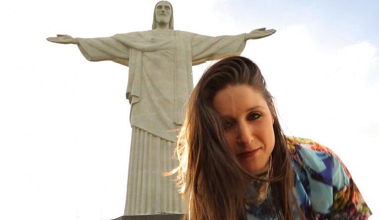 Francisca Valenzuela une Brasil e Chile no "Encuentros en Brasil" desta sexta-feira (15)