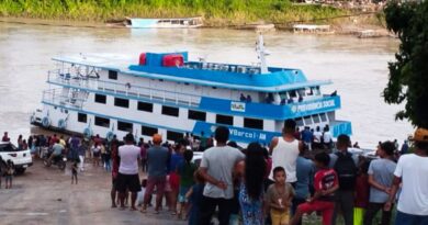 INSS usa barcos para orientar aposentados da Amazônia sobre descontos