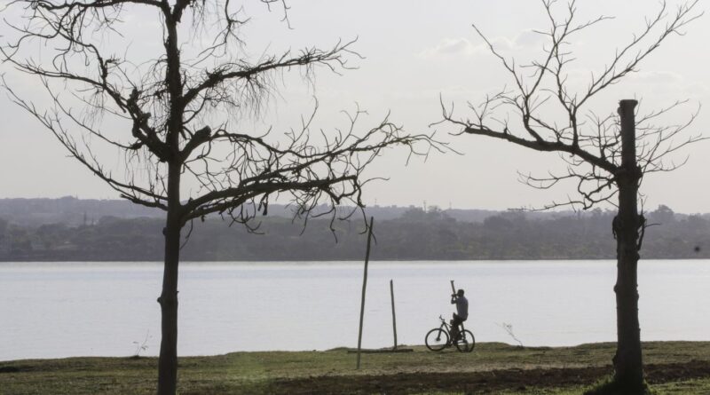 Inmet emite alerta vermelho para baixa umidade do ar em 5 estados e DF