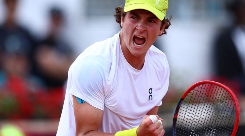 João Fonseca estreia com vitória de virada sobre chinês em Cincinnati