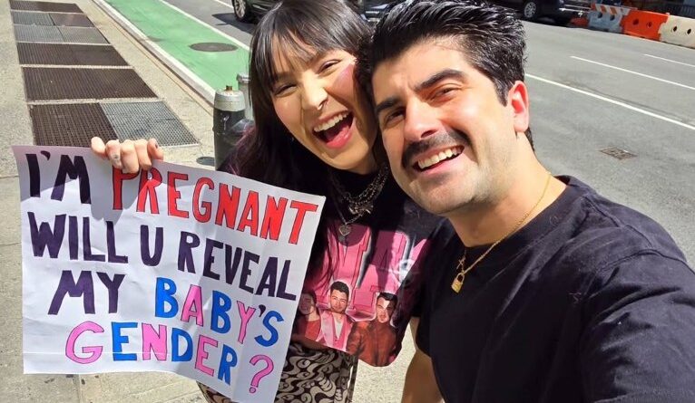 Jonas Brothers fazem chá revelação de apresentadora brasileira durante show nos EUA; veja