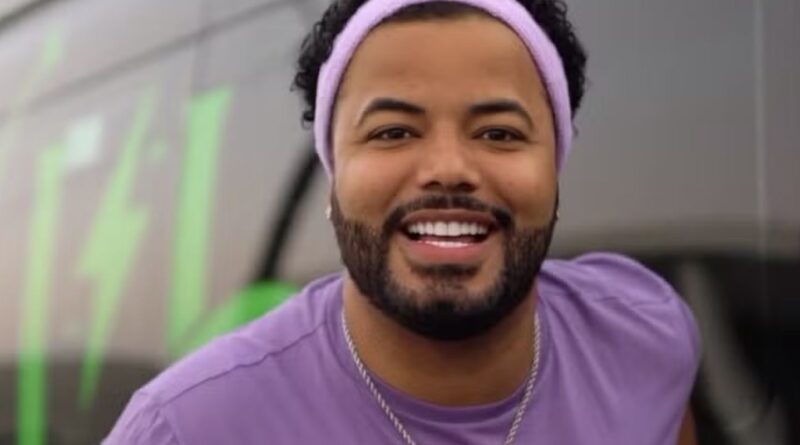 Justiça determina suspensão das redes sociais de Hytalo Santos