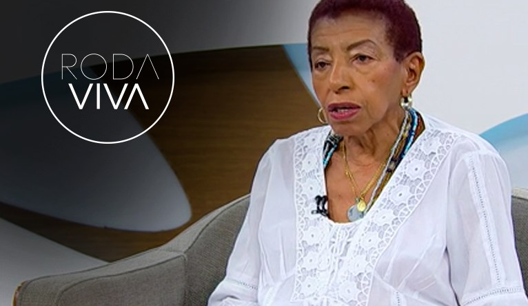 Leci Brandão é internada com quadro gripal