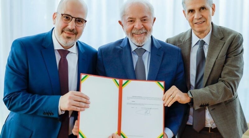 Lula assina nomeação de André Basbaum para a presidência da EBC 