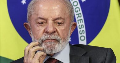 Lula critica atuação de Eduardo Bolsonaro nos EUA e pede cassação