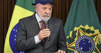 Lula defende regulação de big techs durante reunião ministerial
