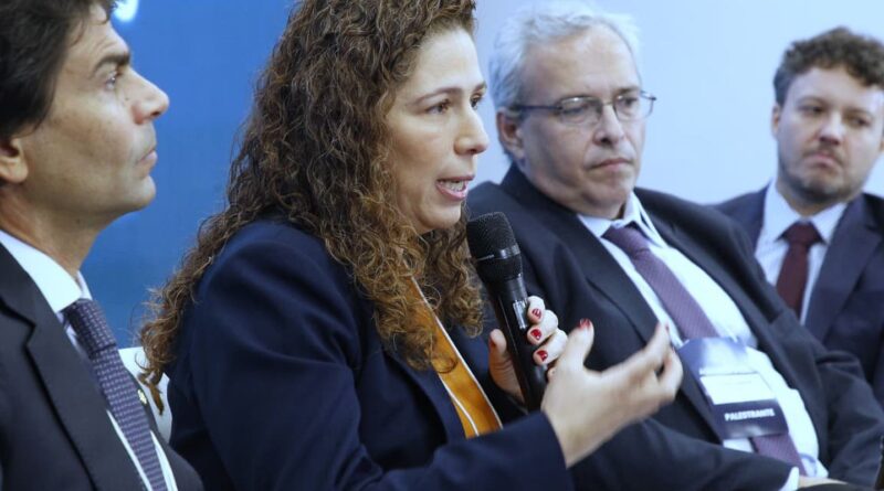 Ministra defende regras objetivas na avaliação de servidor em reforma