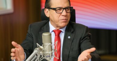 Ministro minimiza impacto do tarifaço no mercado de trabalho