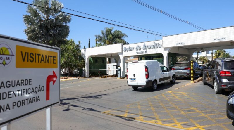 Moraes autoriza Bolsonaro a receber visita de funcionário de cartório