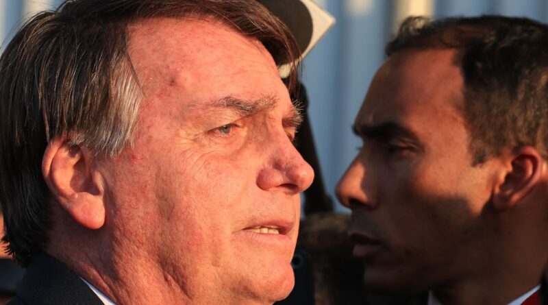 Moraes autoriza Bolsonaro a receber visita de médicos particulares