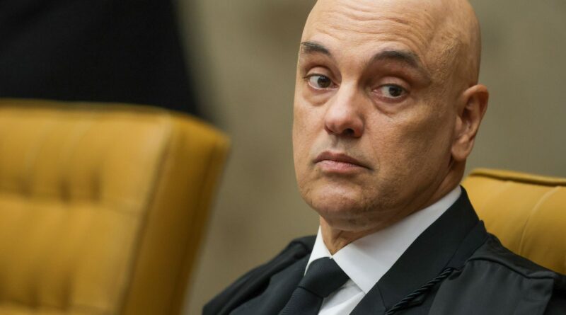 Moraes decreta prisão domiciliar de Bolsonaro
