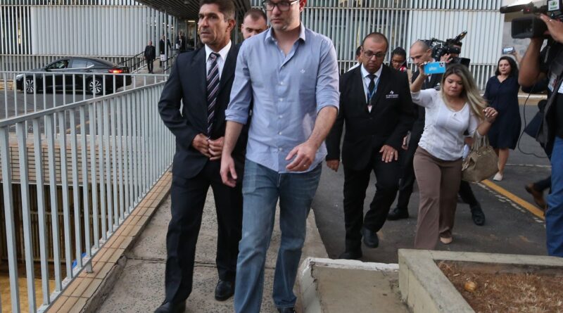 Moraes permite que Do Val participe de sessões do Senado além das 19h