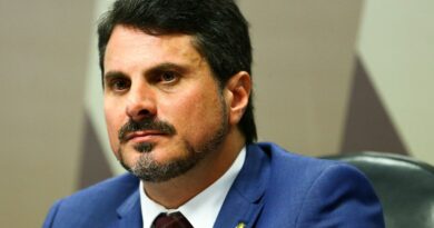 Moraes suspende uso de tornozeleira pelo senador Marcos do Val